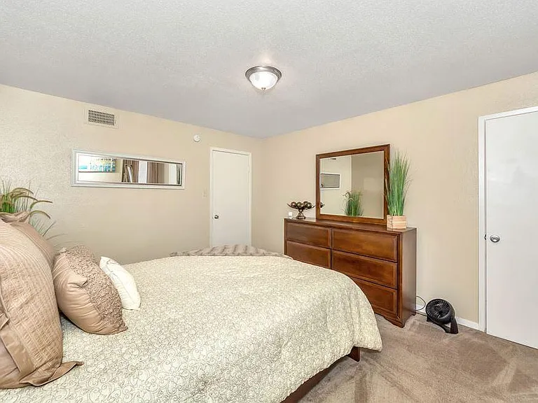 Rivercrest — Photo 18