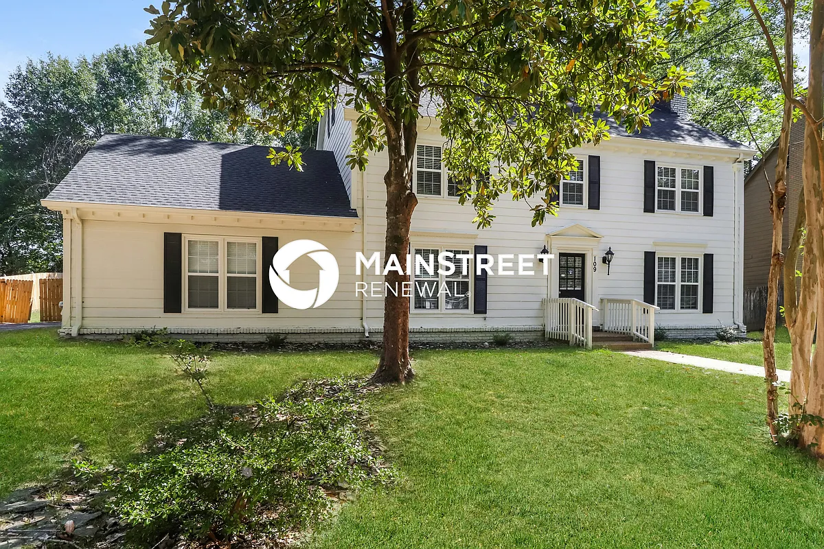 Front View - 109 W Pecan Valley St