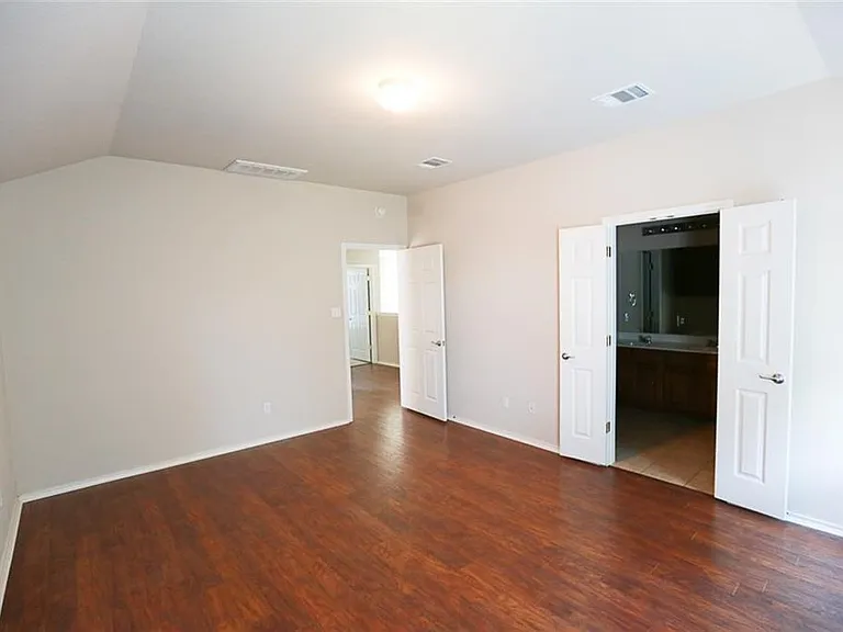 2107 Charlotte Estates Dr — Photo 14