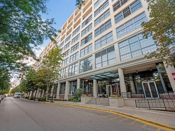 900 N Kingsbury St APT 842, Chicago, IL 60610