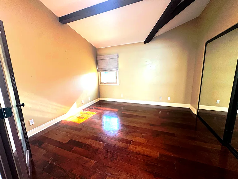 Upstairs Bedroom 03/office