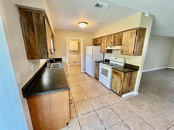 5th image of 3890 Essex St
