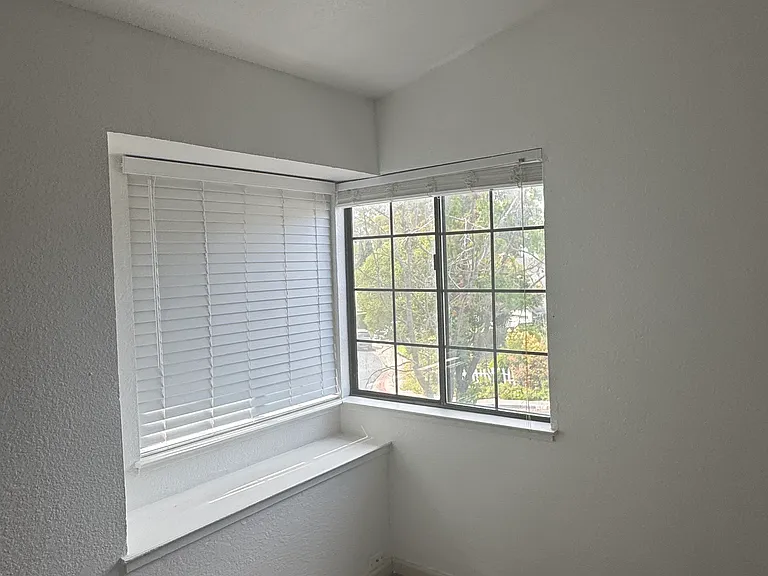 600 Lighthouse Dr — Photo 3
