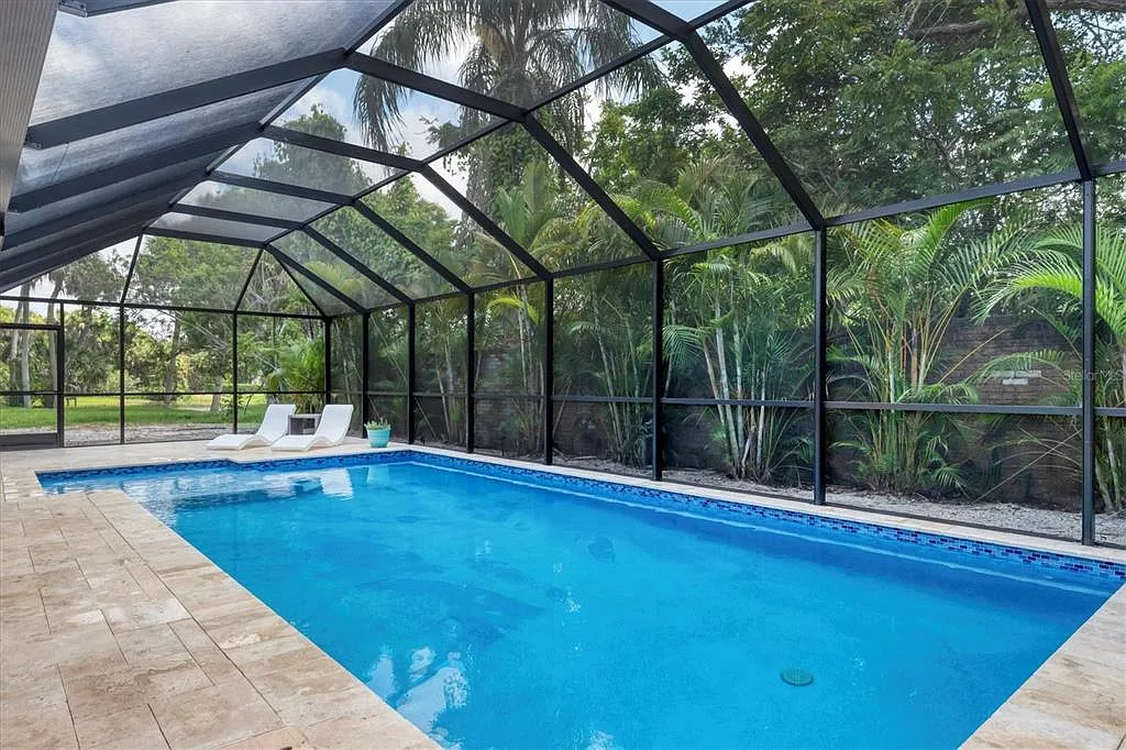 3 bed, 2.0 bath, 1950 sqft, $4,750 — Photo 2