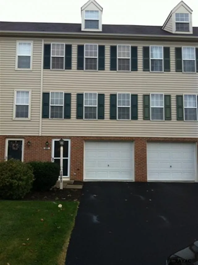 1082 Hearthridge Ln photo 1