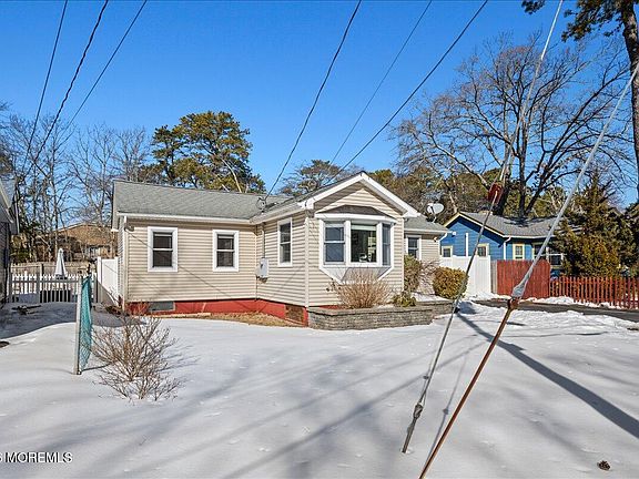 3rd image of 84 Woodland Drive
