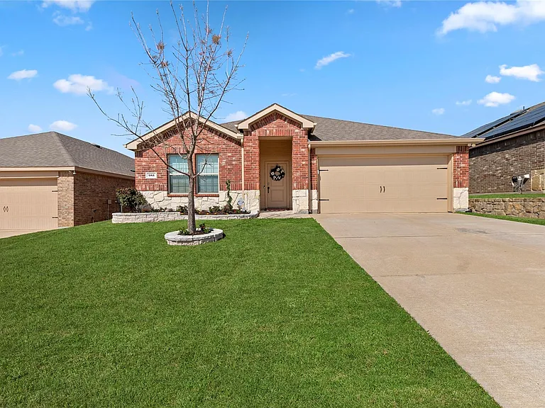 985 Alton Dr — Photo 2