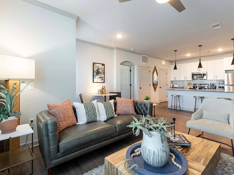 Five810 Southlands — Photo 12