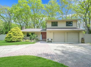 11 Jeanne Rd, Lake Grove, NY 11755