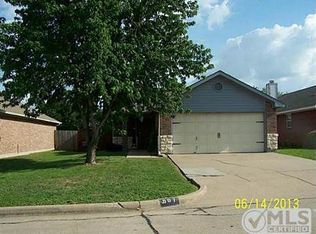807 Prairie Creek Dr, Grand Prairie, TX 75052