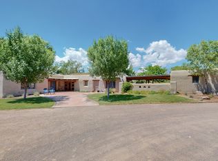 127 Mission Valley Rd, Corrales, NM 87048