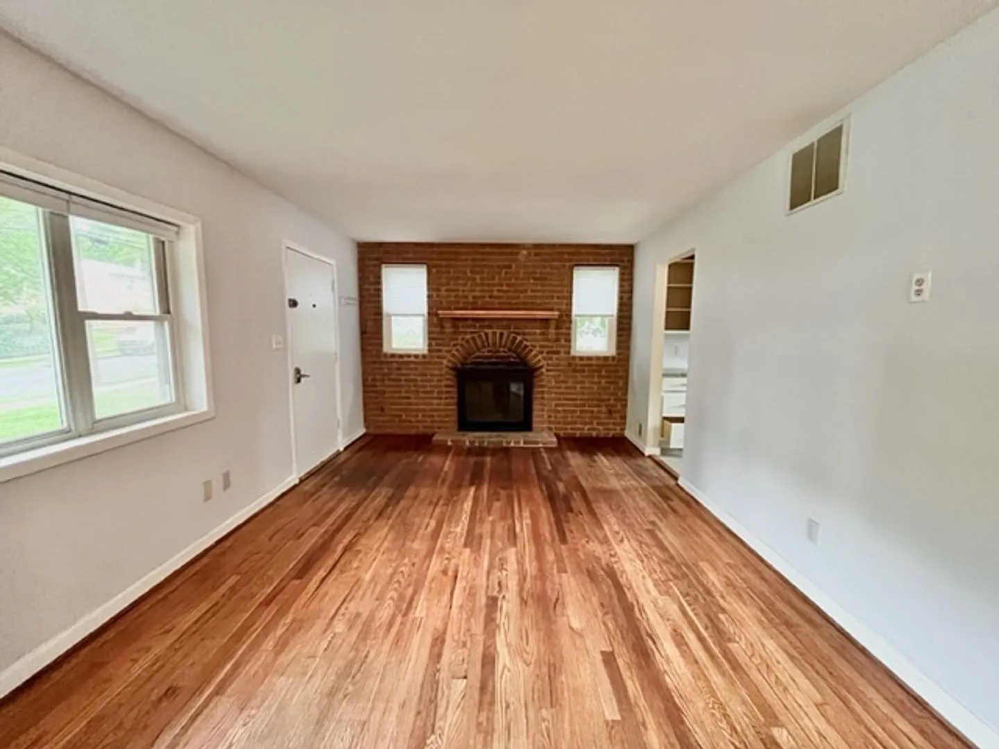 3700 Woodridge Ave — Photo 3