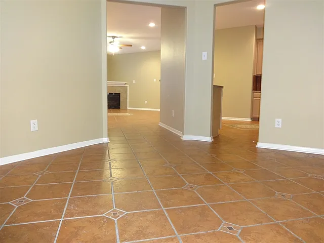 2302 Turnbury Elm Ct — Photo 5