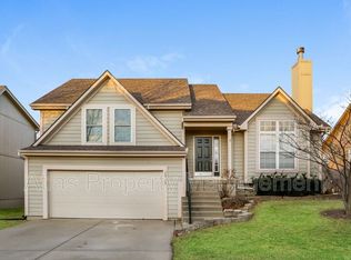 15712 S Locust St, Olathe, KS 66062