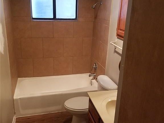 2nd image of 1307 Somerset Dr