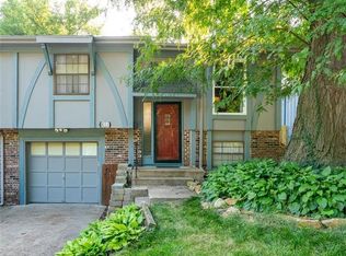 8223 Grant St, Overland Park, KS 66204