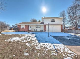 4374 W Pleasant Grove Rd, Rogers, AR 72758