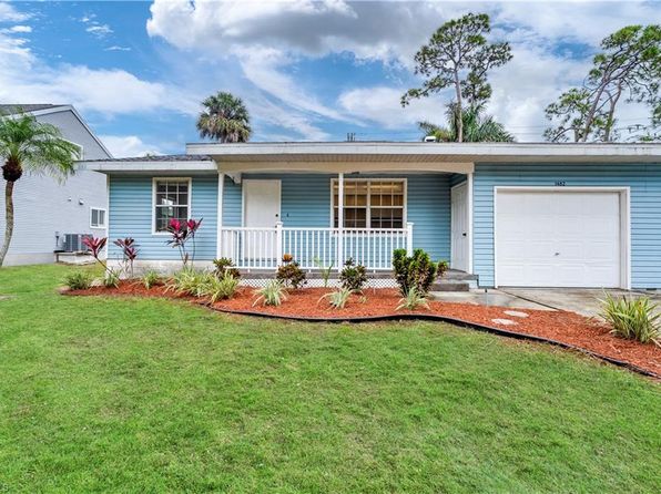 1482 La Petite Ct, Naples, FL 34104