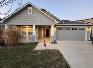 912 W 30th Ter, Lawrence, KS 66046