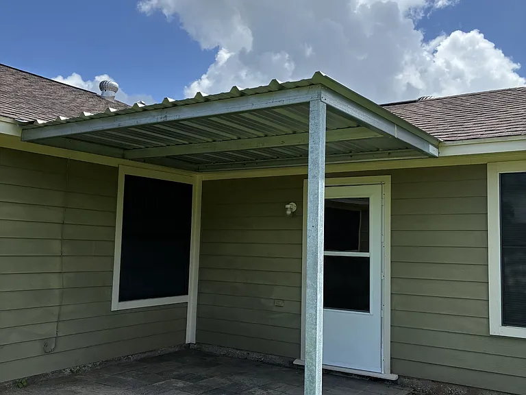 304 Avenue E — Photo 32