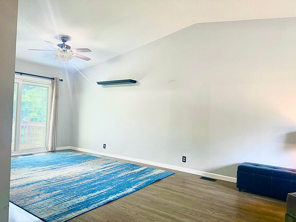 2nd image of 4283 Woodstock Rd