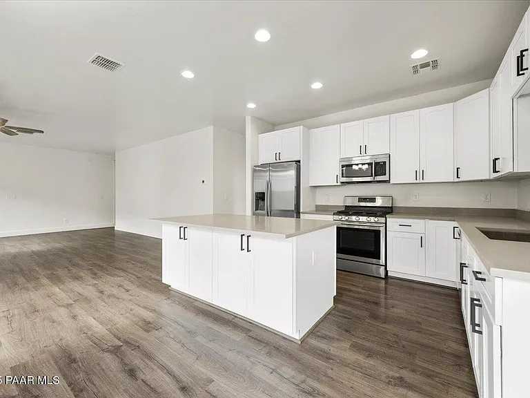 1643 Stratford Pl — Photo 14