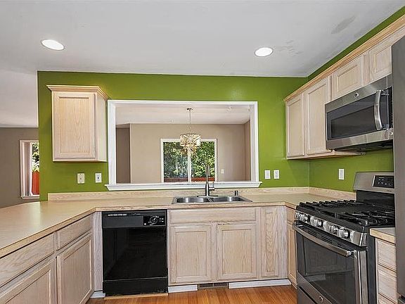 4th image of 1034 NW Poppy Ct