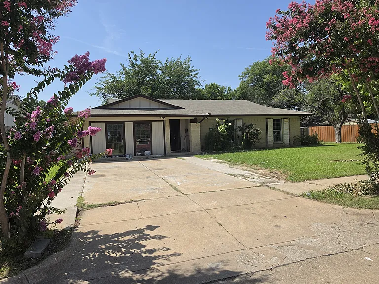 1113 Sunset Dr — Photo 2