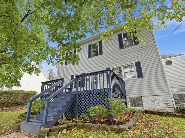 692 Amity Ridge Rd, Amity, PA 15311