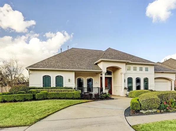 7603 Hunters Point Dr, Sugar Land, TX 77479