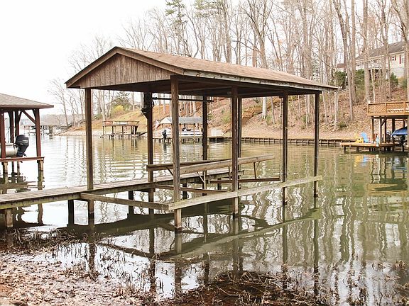4th image of 716 Saint Tammany Dr