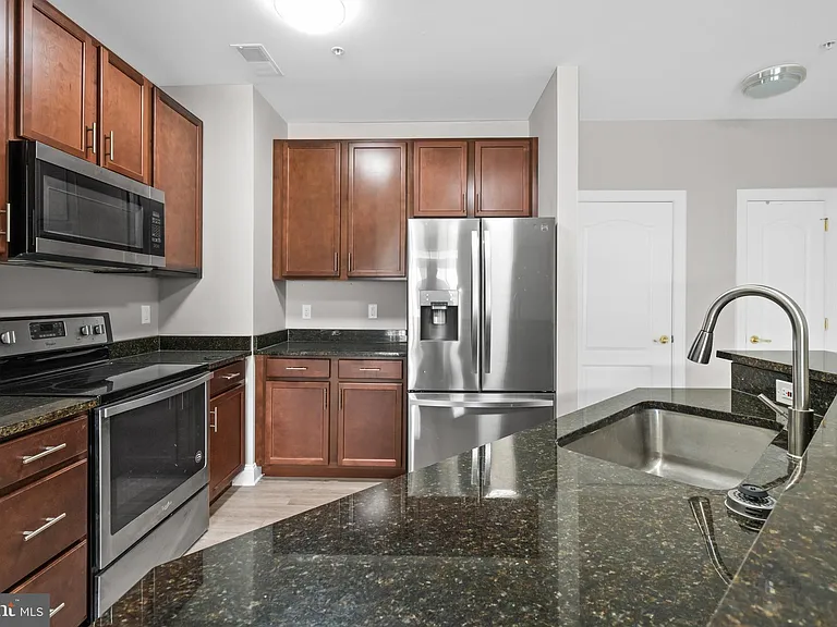 3000 Fountainview Cir #301 — Photo 8