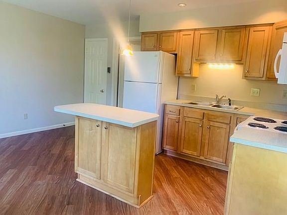 5th image of 703 Elm St APT A