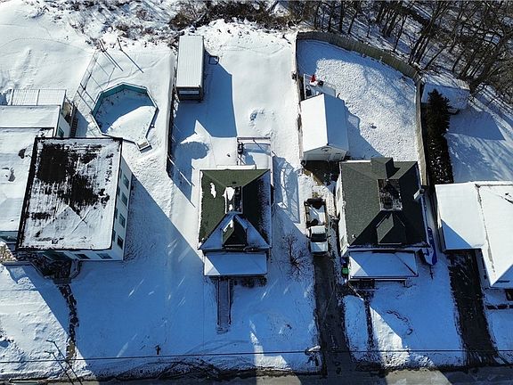 2nd image of 182 Main Rd