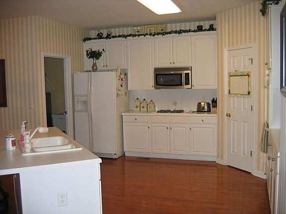 Open & Bright Kitchen