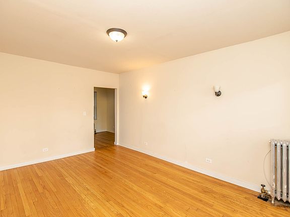 5th image of 3406 W Berteau Ave