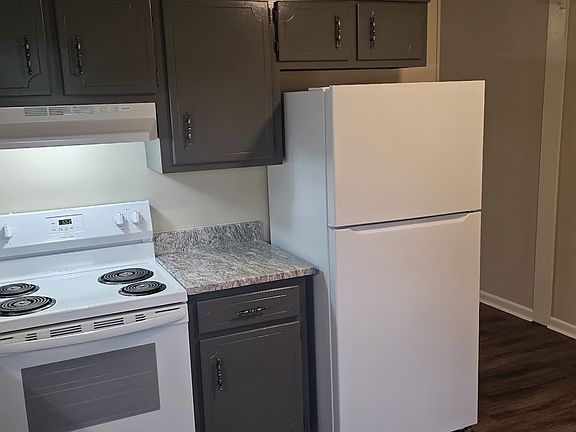 3rd image of 608 Morrison St #B