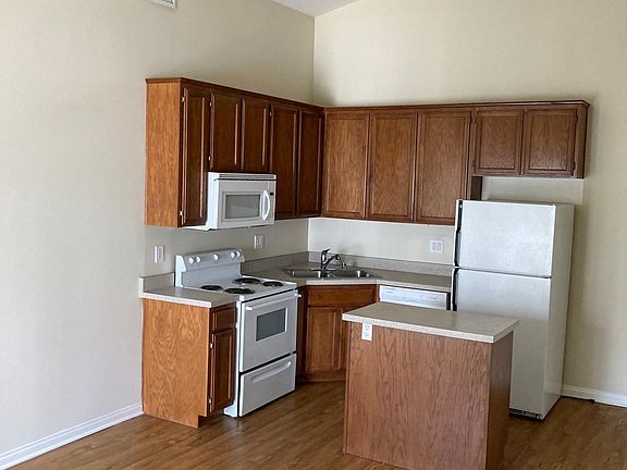 3rd image of 14423 Weddington St #4