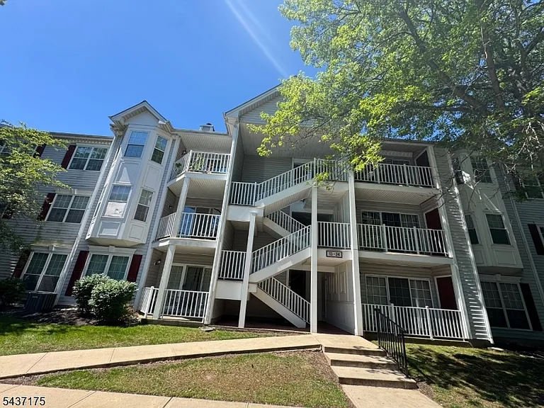 7 Sheffield Ct #7 — Photo 20