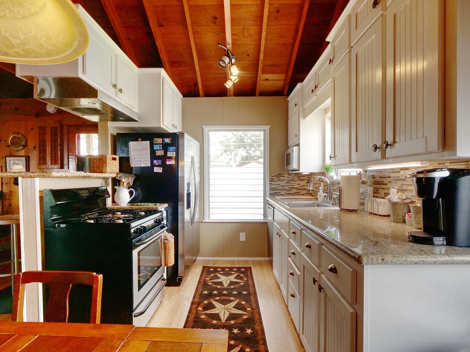 2 bed, 900 sqft, $1,600 — Photo 4