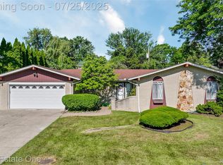 37037 Vita Marie St, Clinton Township, MI 48036