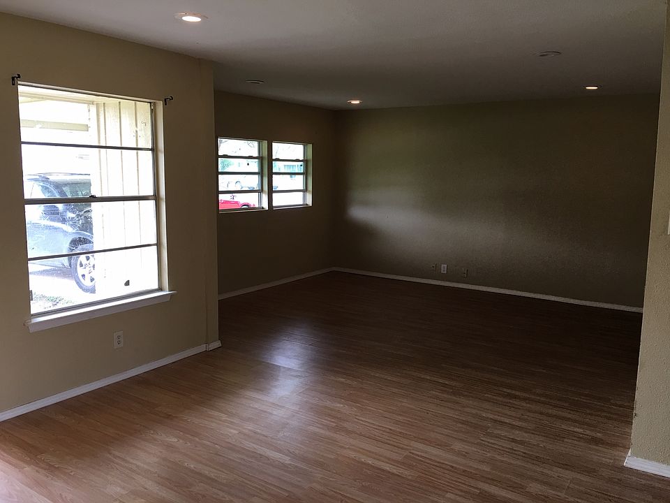 1st image of 1308 Chestnut Dr