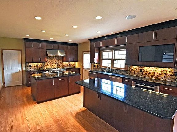 4th image of 212 Lakevue Dr