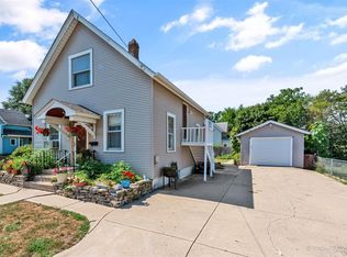 682 Raymond St, Elgin, IL 60120