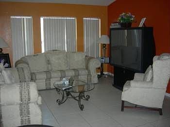3rd image of 28 NE 12th Ct