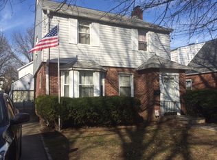 83 Elizabeth St, Floral Park, NY 11001
