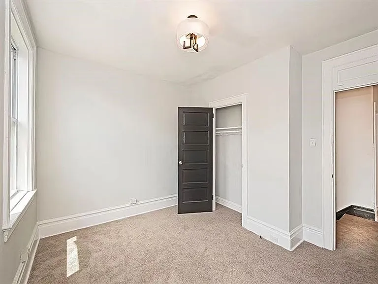 923 Adelaide St — Photo 23