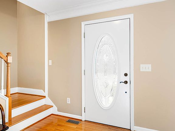 4th image of 213 S English Hill Ln