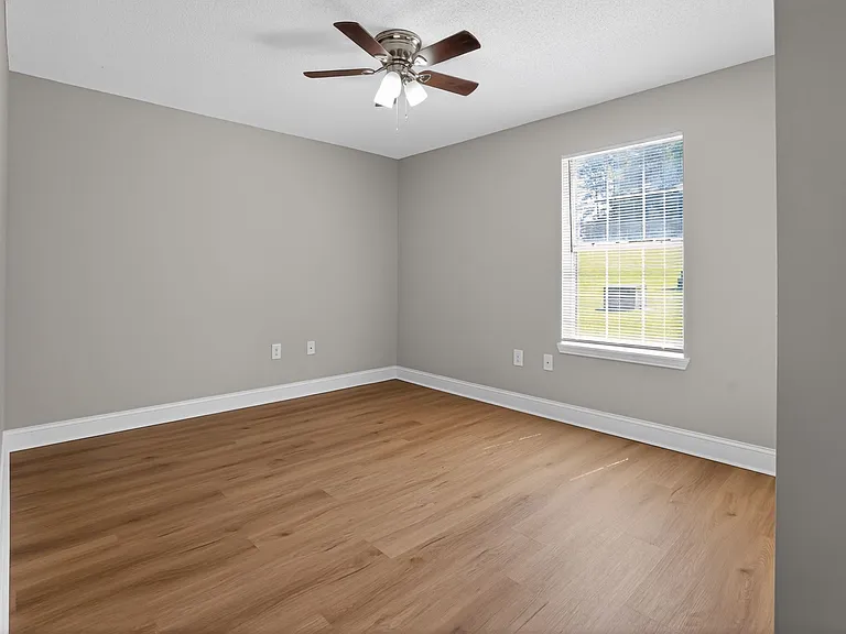 Alex Place Apartments — Photo 10