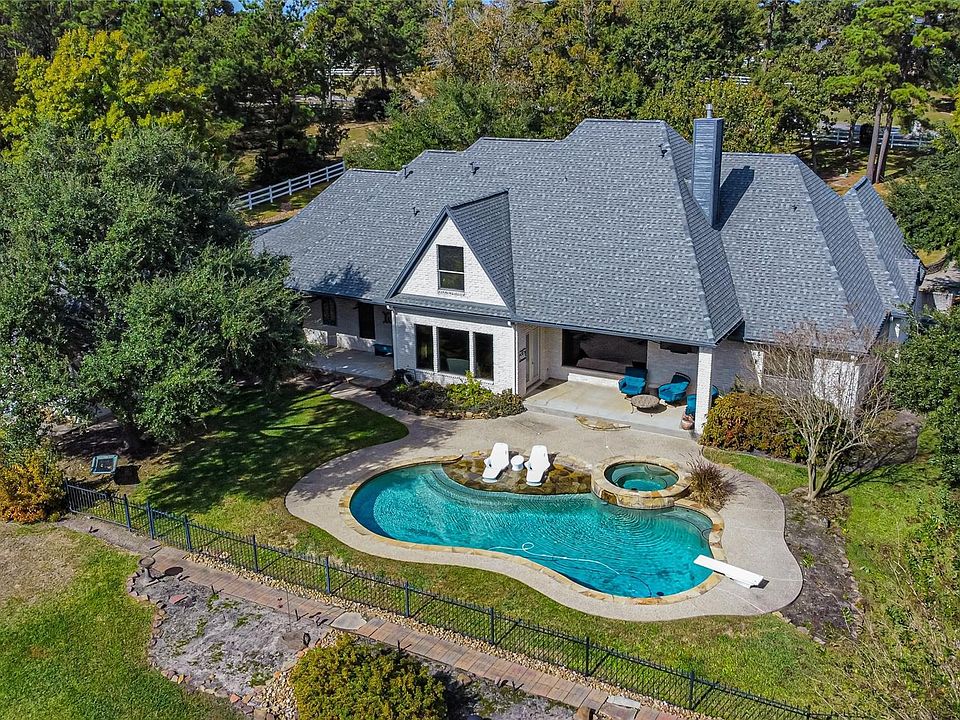 1st image of 15569 Crown Oaks Dr